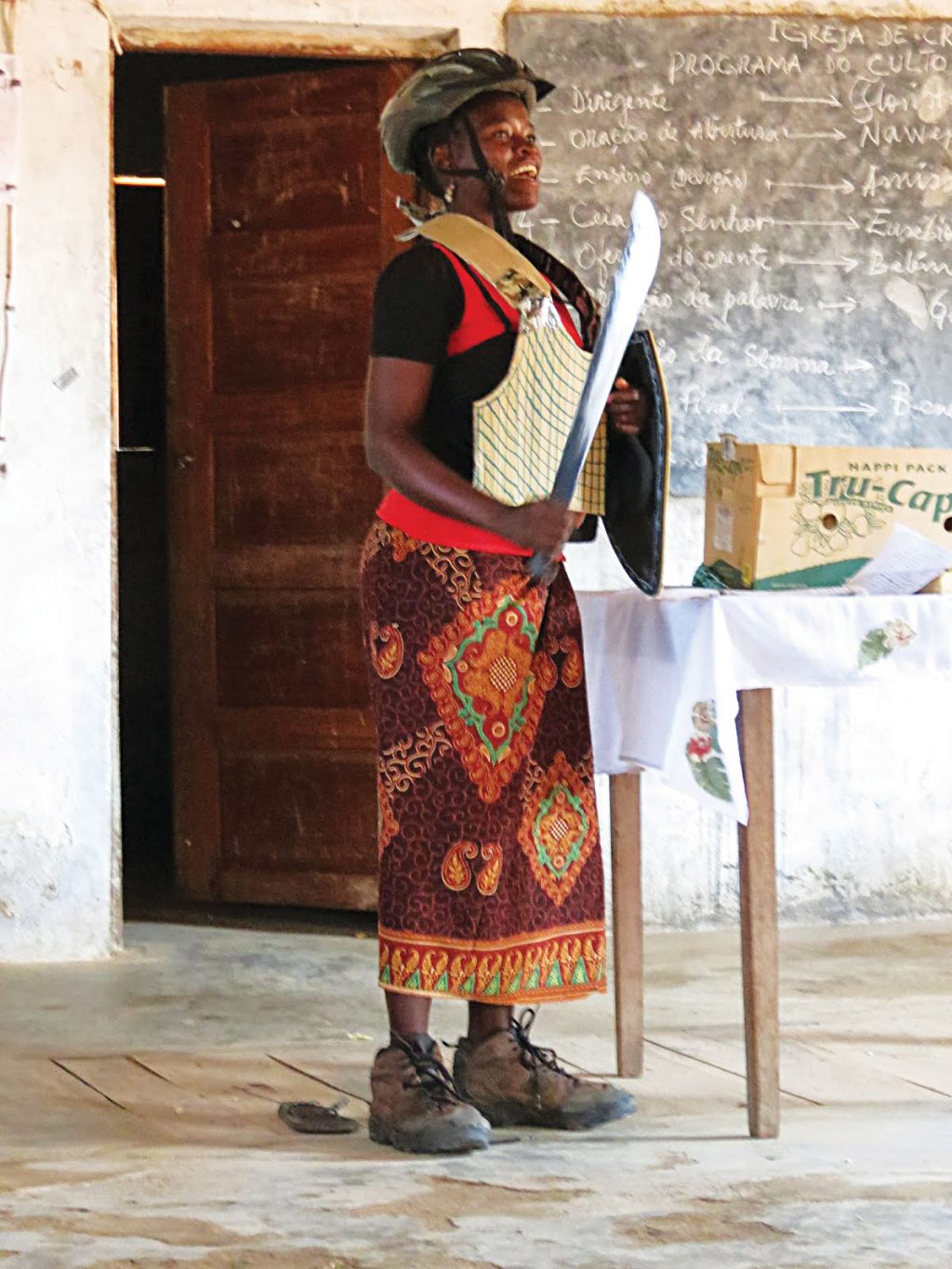 WOMEN ARE ARMED FOR MINISTRY IN MOZAMBIQUE — Women and their daughters load into a car for a ride to the Provincial Women’s Conference in the southern African nation of Mozambique. Christian women from the two Churches of Christ in the city of Montepuez initiated
