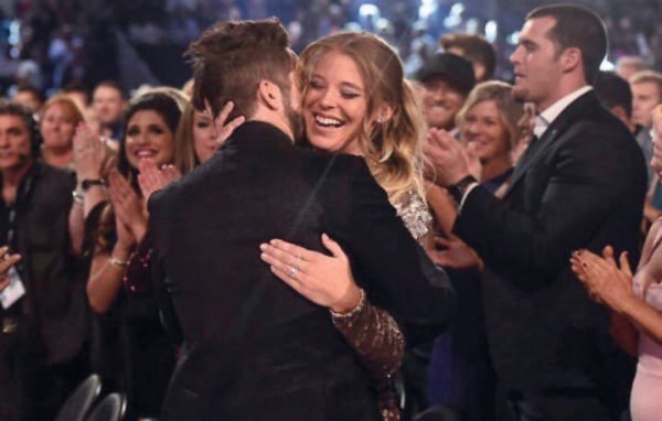 The couple embrace during a win for Thomas Rhett’s music.