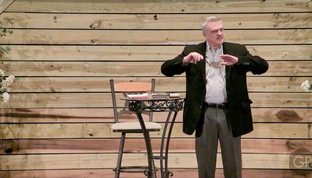 Kenneth Grizzell preaches to the Greenwood Park Church of Christ in Bowling Green, Ky.