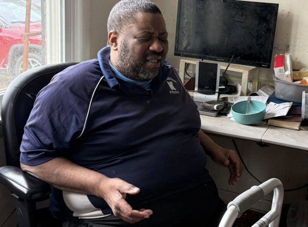 ‘Bobby, you know how I am. I’m going to say a prayer’ 4 MyCelestialApp Hamil R. Harris prays during a visit with the Rosses at Harris' Washington, D.C.-area home.