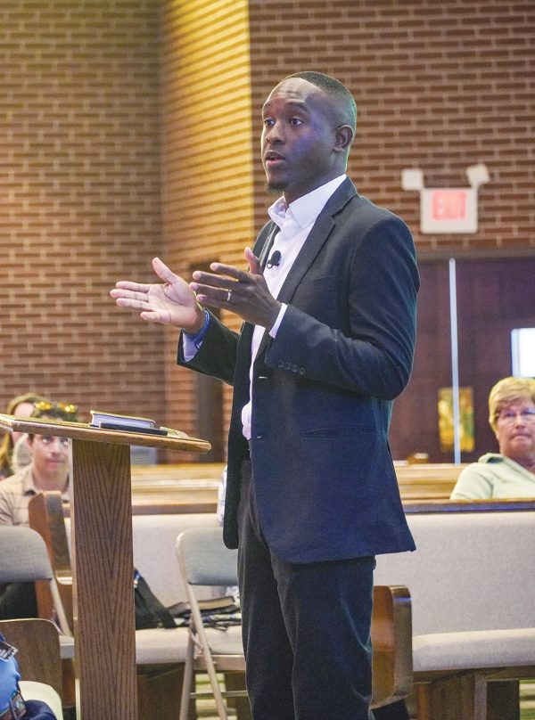 Hiram Kemp teaches a class on “One Lord” at the Connect Conference.